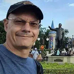 Foto di Stefano Ganio Vecchiolino, appassionato di parchi divertimento e autore di Parchionline.it